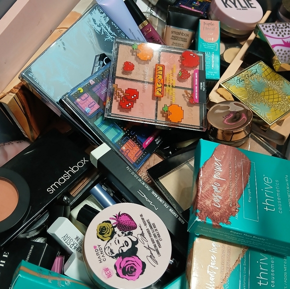 180 Makeup Products From Highend To Drugstore - Picture 1 of 13